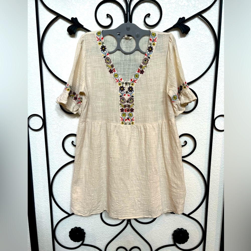 #16 entro Embroidered Babydoll Dress size M